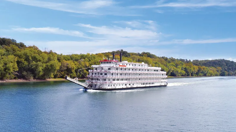 Schaufelraddampfer AMERICAN SPLENDOR von nicko cruises auf dem Mississippi