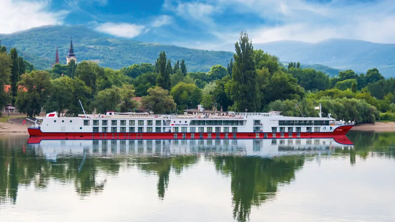 Flussschiff MAXIMA von nicko cruises auf der Donau